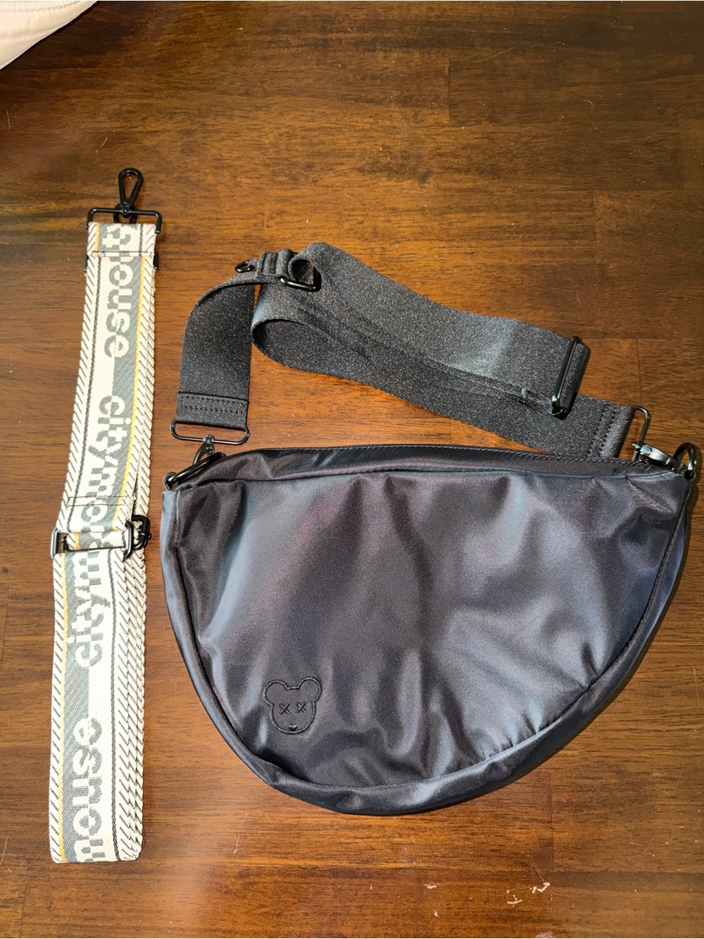 Crossbody Diaper Belt Bag with Branded Strap - Picture 4 of 6